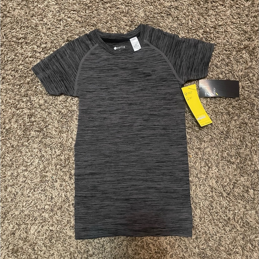 (24) Zella low compression short sleeve shirt
